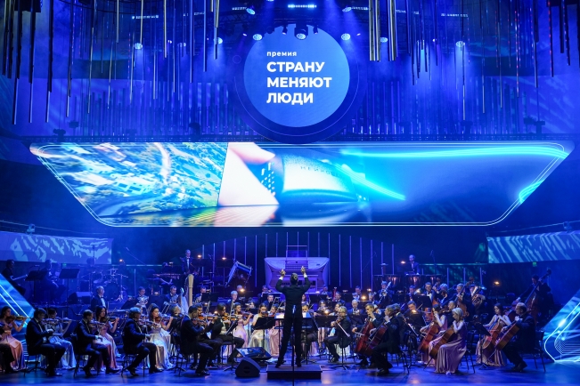 Тысячу лауреатов первой национальной премии АСИ «Страну меняют люди» наградили в «Зарядье»
